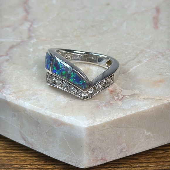 Elegant Silver 925 and Blue Women's Ring With Brilliants - Size 7 - Picture 1 of 7